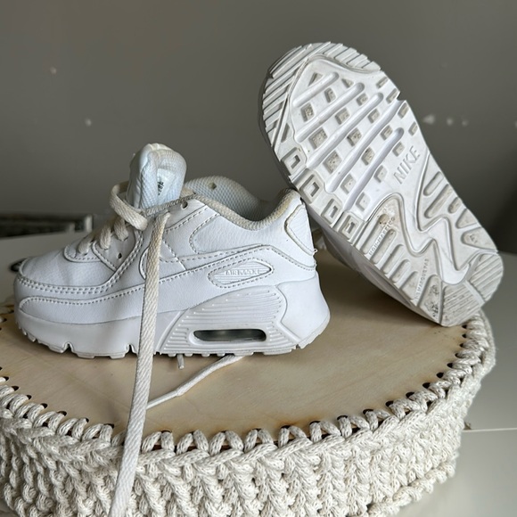 Nike Other - Girls Nike AirMax size 9
